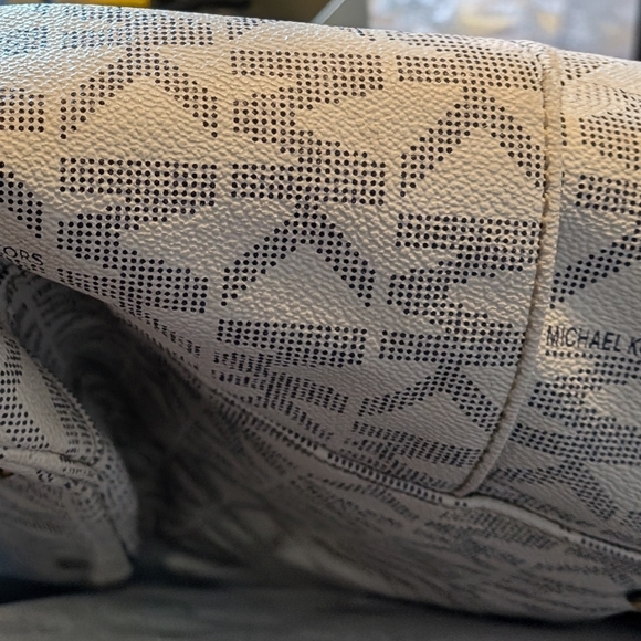 Michael Kors GUC  White Cream And Dark BlueTote Bag - Picture 7 of 11